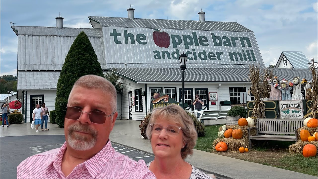 Fall Feast-Exploring The Apple Barn For Lunch!🍁🍂