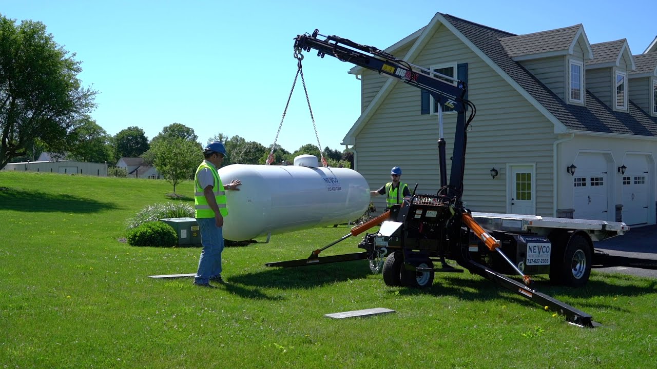Installing A Propane Tank With The Equipter CR8400 Mobile Crane