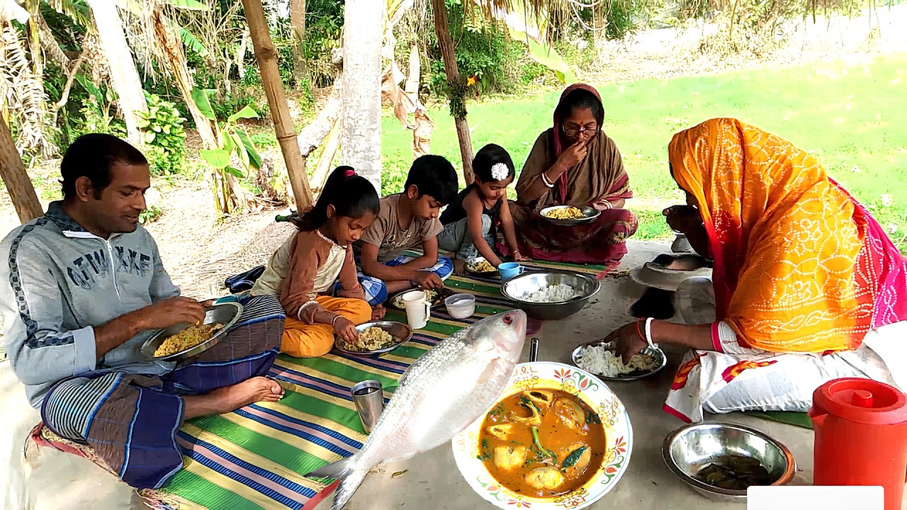 কুড়ে ঘরে বসে ইলিশ মাছ-বেগুন আর আলু দিয়ে গ্রামীন স্বাদের দারুন রান্না #Traditional Bangladeshi recipe