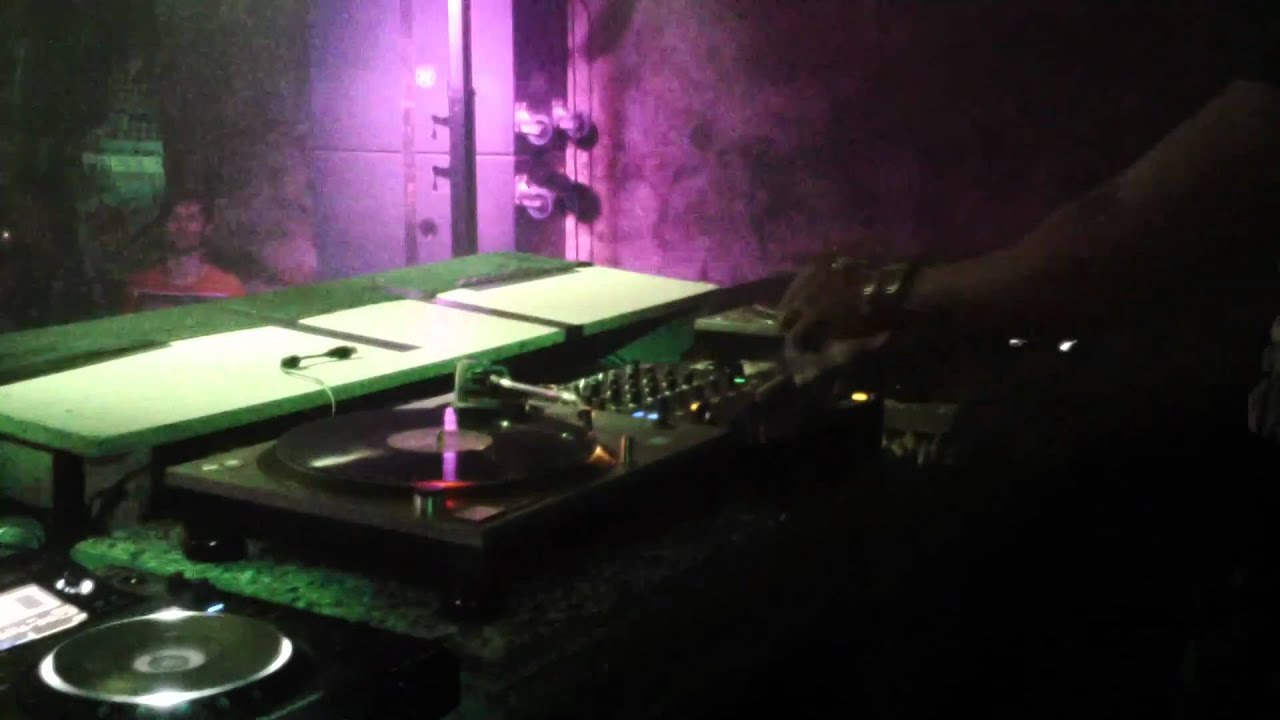Mike Vinyl  @ Club Cembrankeller Linz 18. März 2011 // HD