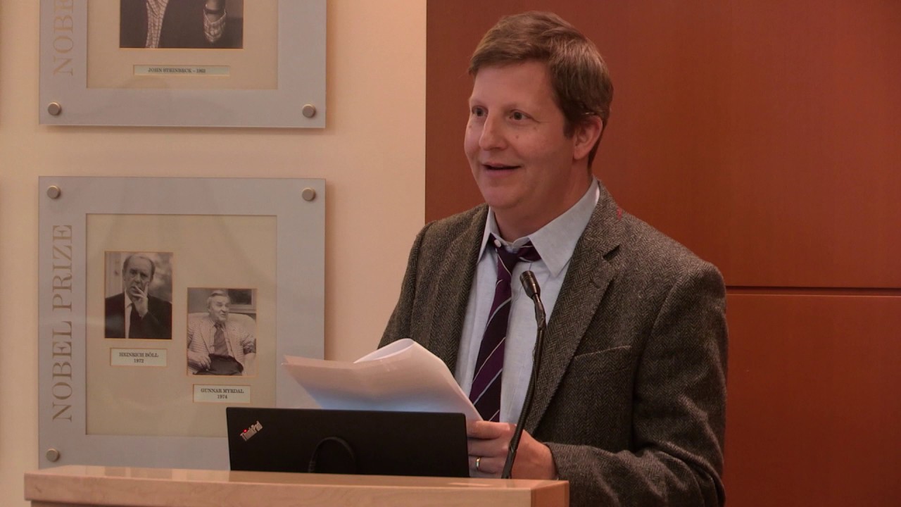 Robert Kolker, author of HIDDEN VALLEY ROAD, at our Open Book Event,  Dec 2019