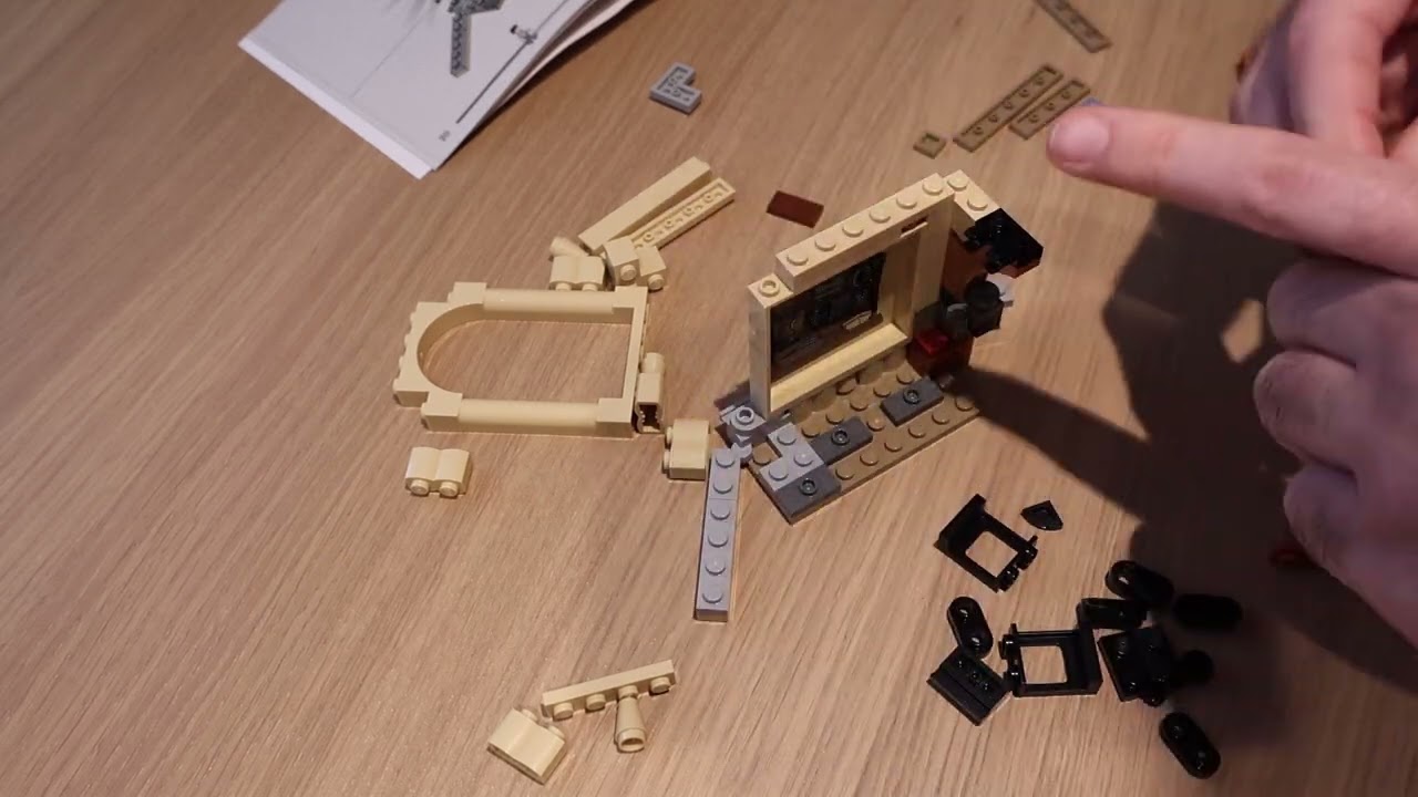 Building LEGO Harry Potter 40770 Hogwarts Castle Room of Requirement Part I
