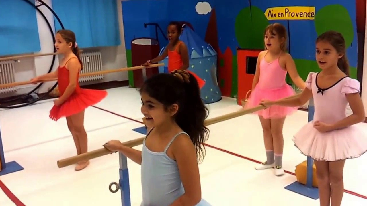Ballett in N&uuml;rnberg  (49)  Kinder  der  Wiesenschule  Kopernikusschule  Holzgartenschule