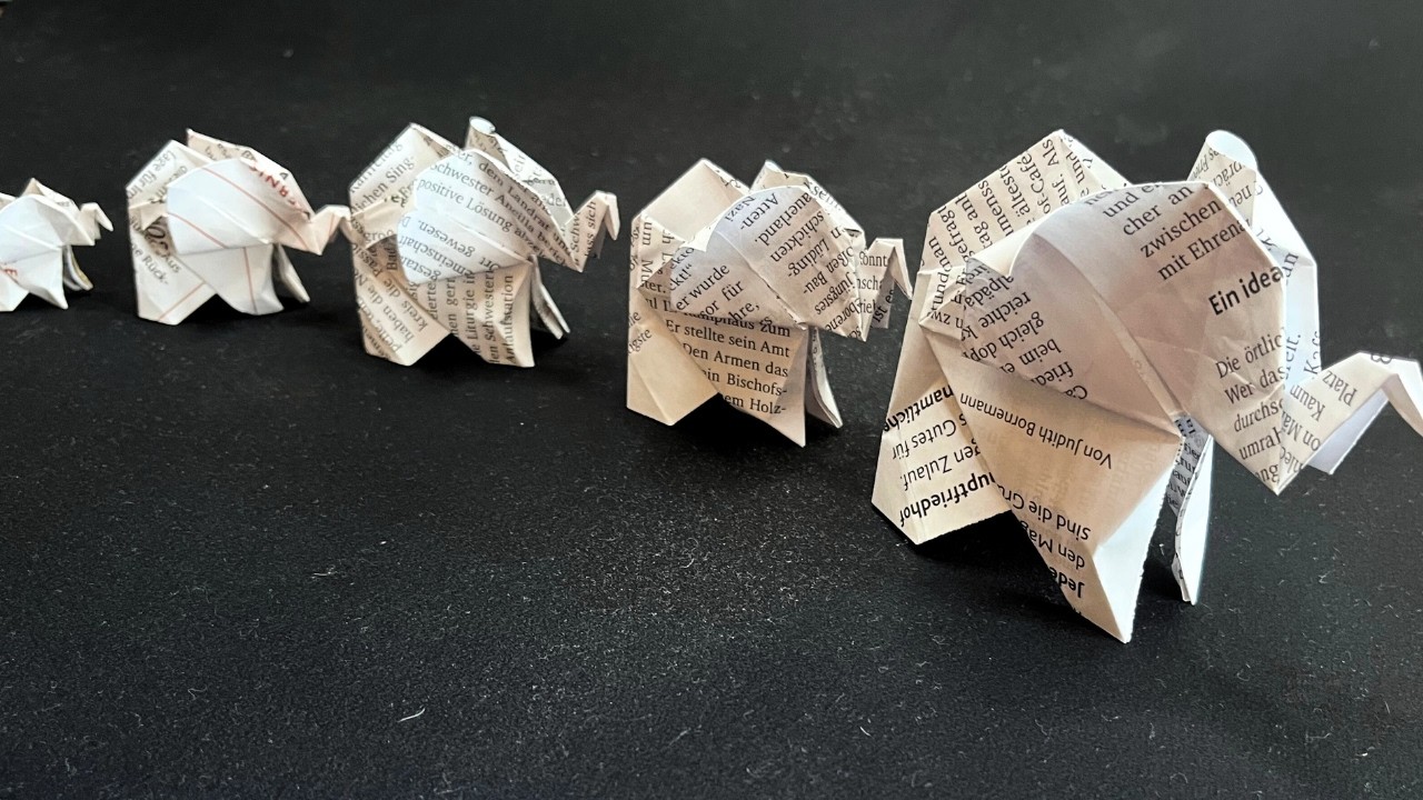 Складывание слона оригами - пошаговые инструкции 🐘 Маленький бумажный слон из старых книг