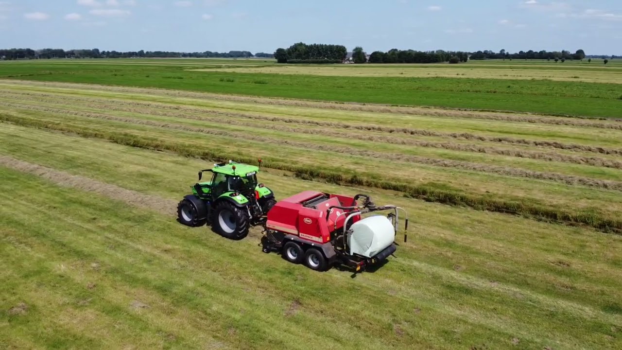 Balen persen met Deutz Fahr 6130ttv en vicon RF 130 balepack