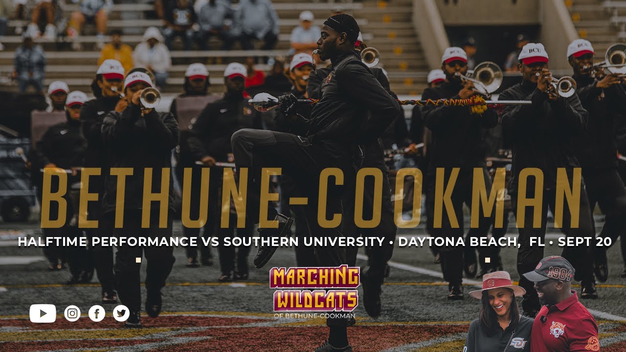Выступление оркестра Marching Wildcats в перерыве матча против Southern University.
