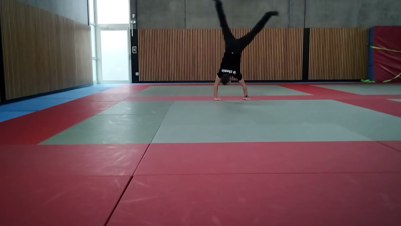 Enchainement de gymnastique pour l'&eacute;valuation 6&egrave;me.