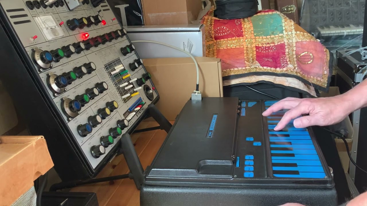 EMS SYNTHI AKS solo.     Remember