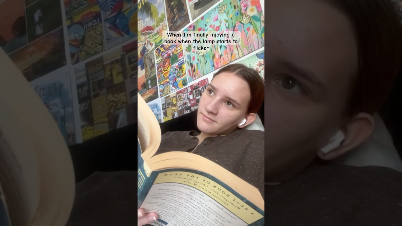 Oh no the lamp is flickering! #readingmagic #likebook #readinglife #subscribe