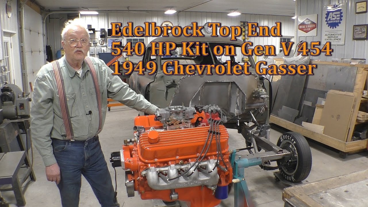 Комплект Edelbrock Top End 540 HP, установленный на Chevrolet Gasser Gen V 454 1949 года