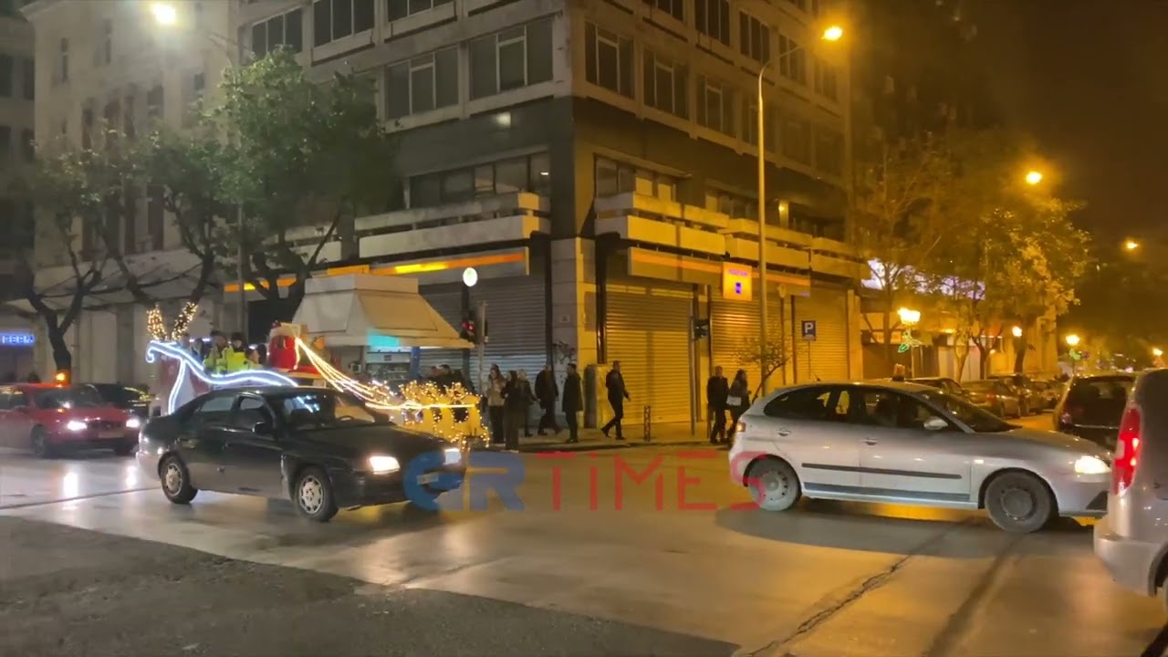 Θεσσαλονίκη: Ο Άη Βασίλης με το έλκηθρό του στην Τσιμισκή
