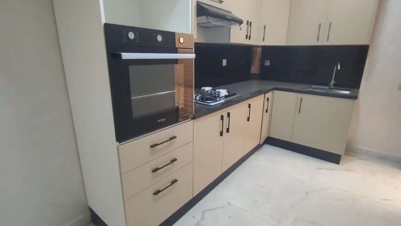 عندي جوج شقق للكراء في حي الورود سيدي معروف الطابق الاول والثالث مساحة 62 متر 0606055310