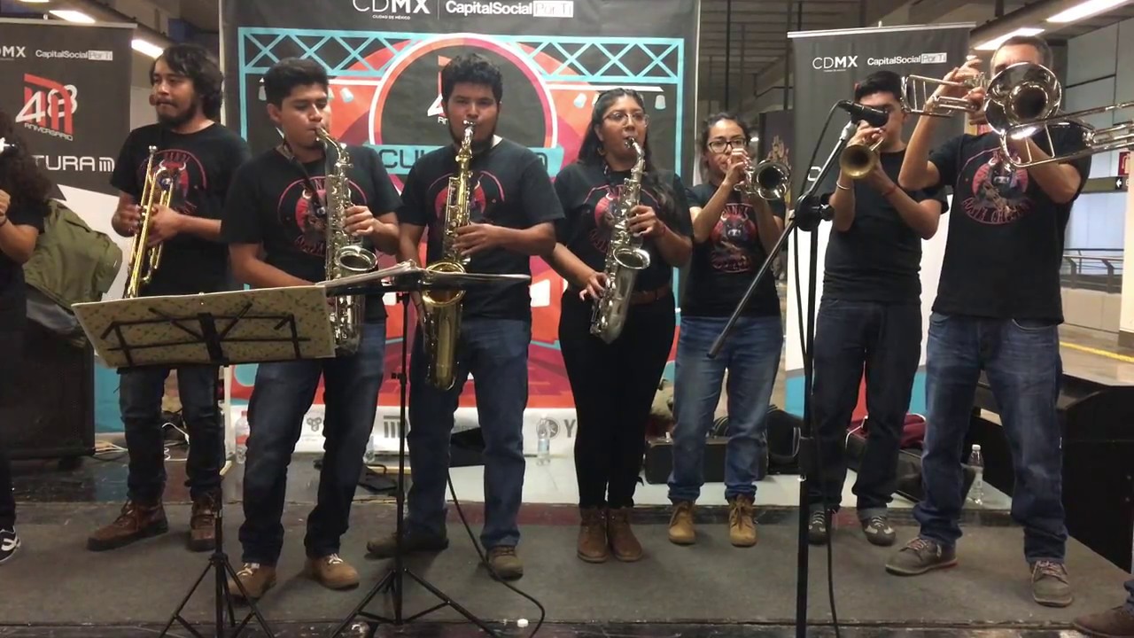 Banda Costa Chileña en el metro Zapata - El Oso Polar