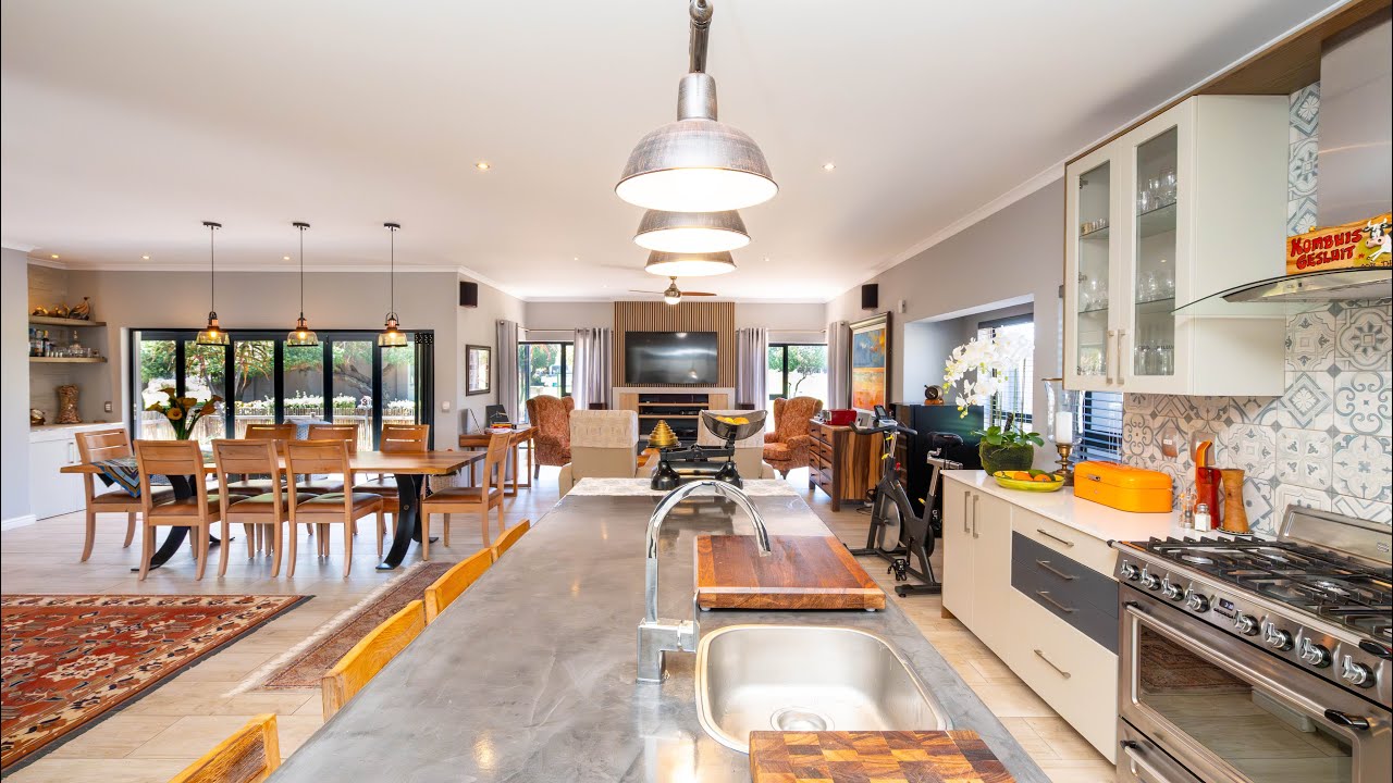 Effortless Elegance on Langebaan’s 16th Fairway