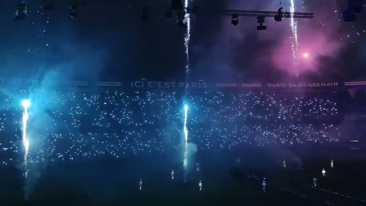 feu d'artifice PSG 10eme titre de champion de France . Parc des Princes 2022
