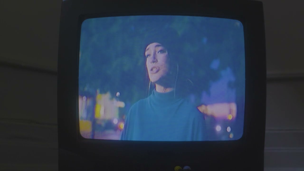 Sara Kays - Watching TV [Official Visualizer]