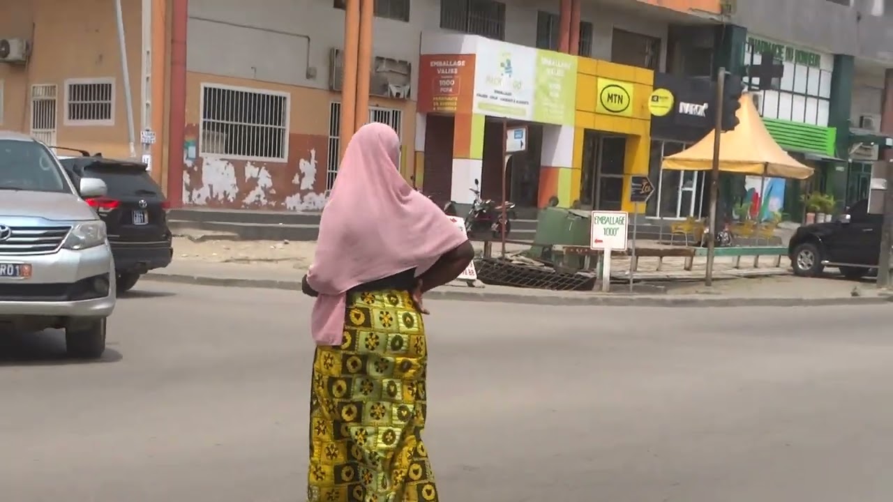 COCODY'S STREETS IN ABIDJAN, COTE D'IVOIRE, WEST AFRICA.