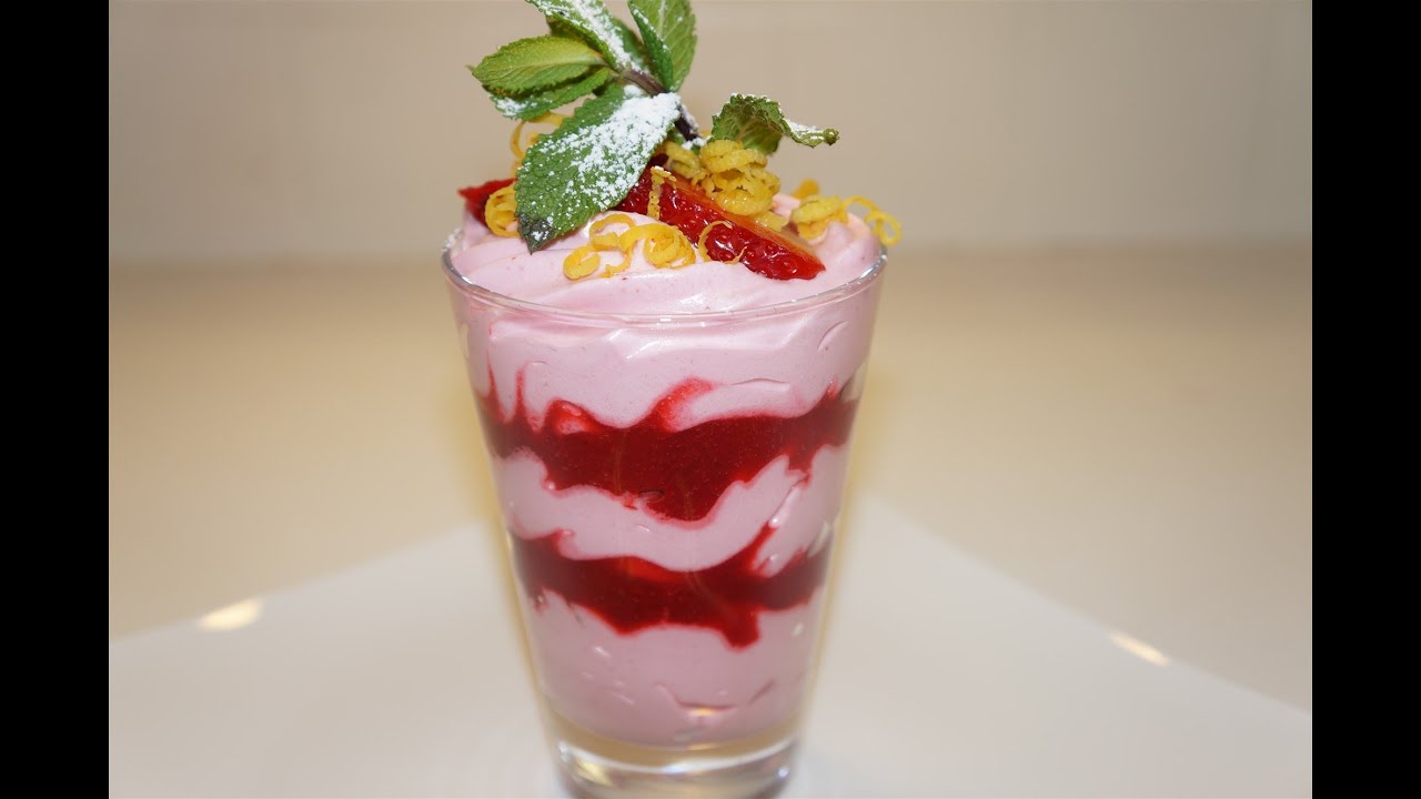 VERRINE DE MOUSSE A LA FRAISE FACILE  ( CUISINERAPIDE)