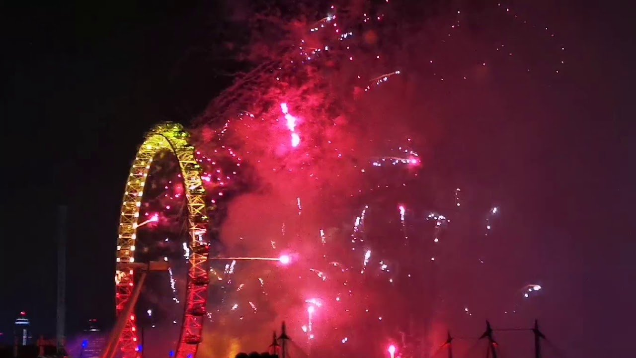 London Eye 2020 New Year Fireworks - Waterloo Bridge