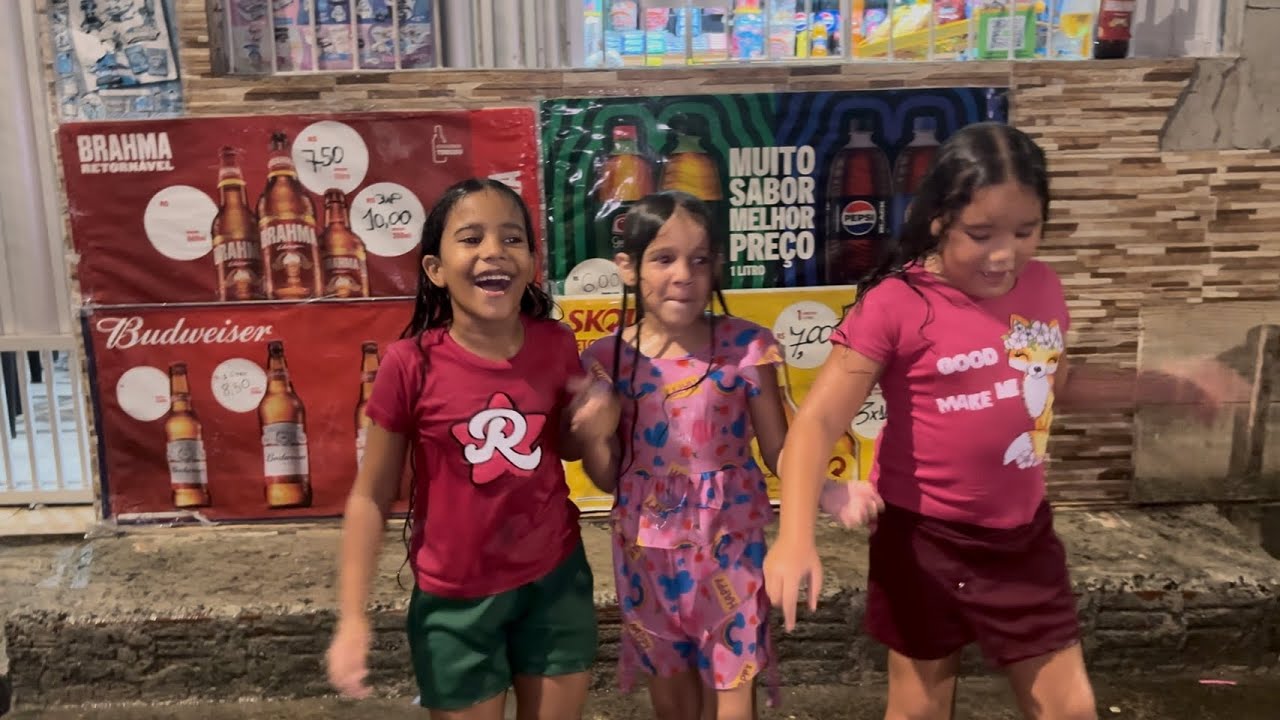 Tomando Banho de Chuva com os Amigos! 🌧️