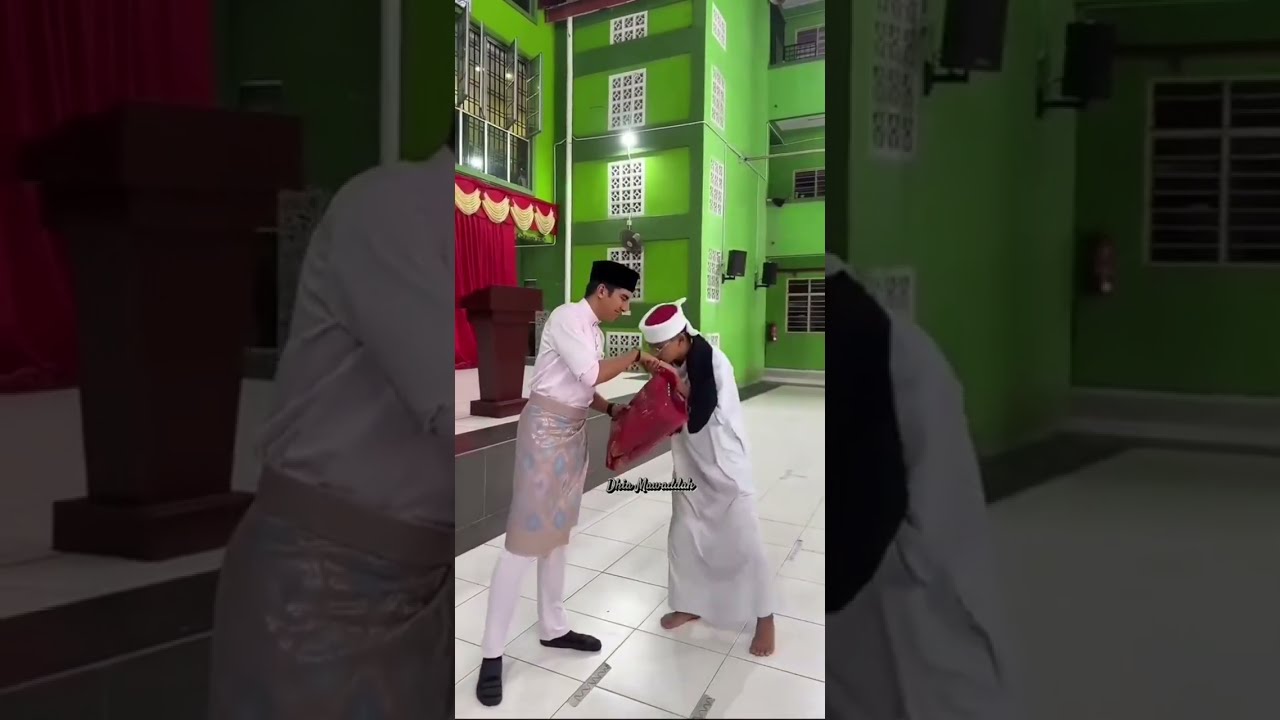Syed Saddiq Bagi Baju Raya Buat Madrasah Tanwiriah Parit Jawa, Muar
