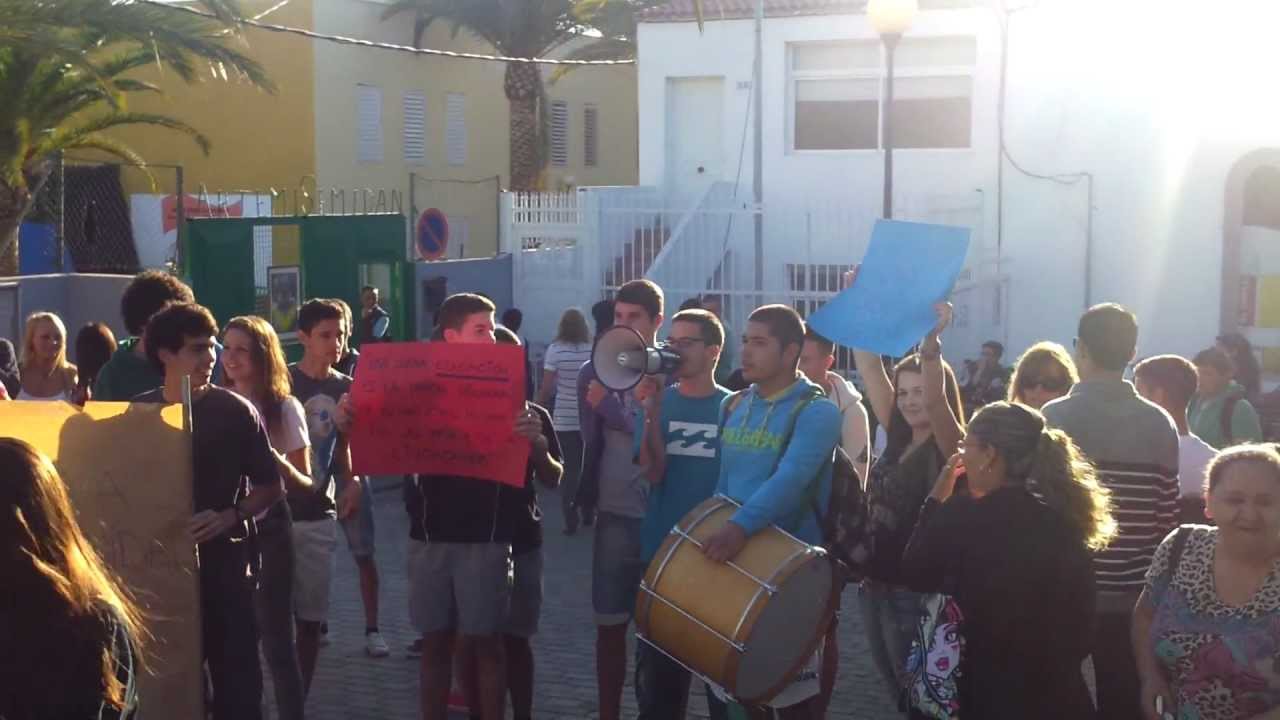Alumnos IES Arguineguin 2013- Ovación por un futuro prospero