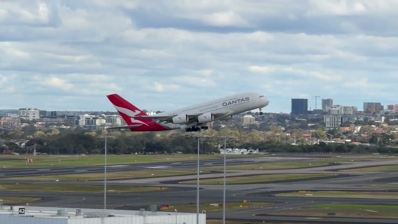 EPIC Qantas A380 Take-off - Departure from Sydney Airport