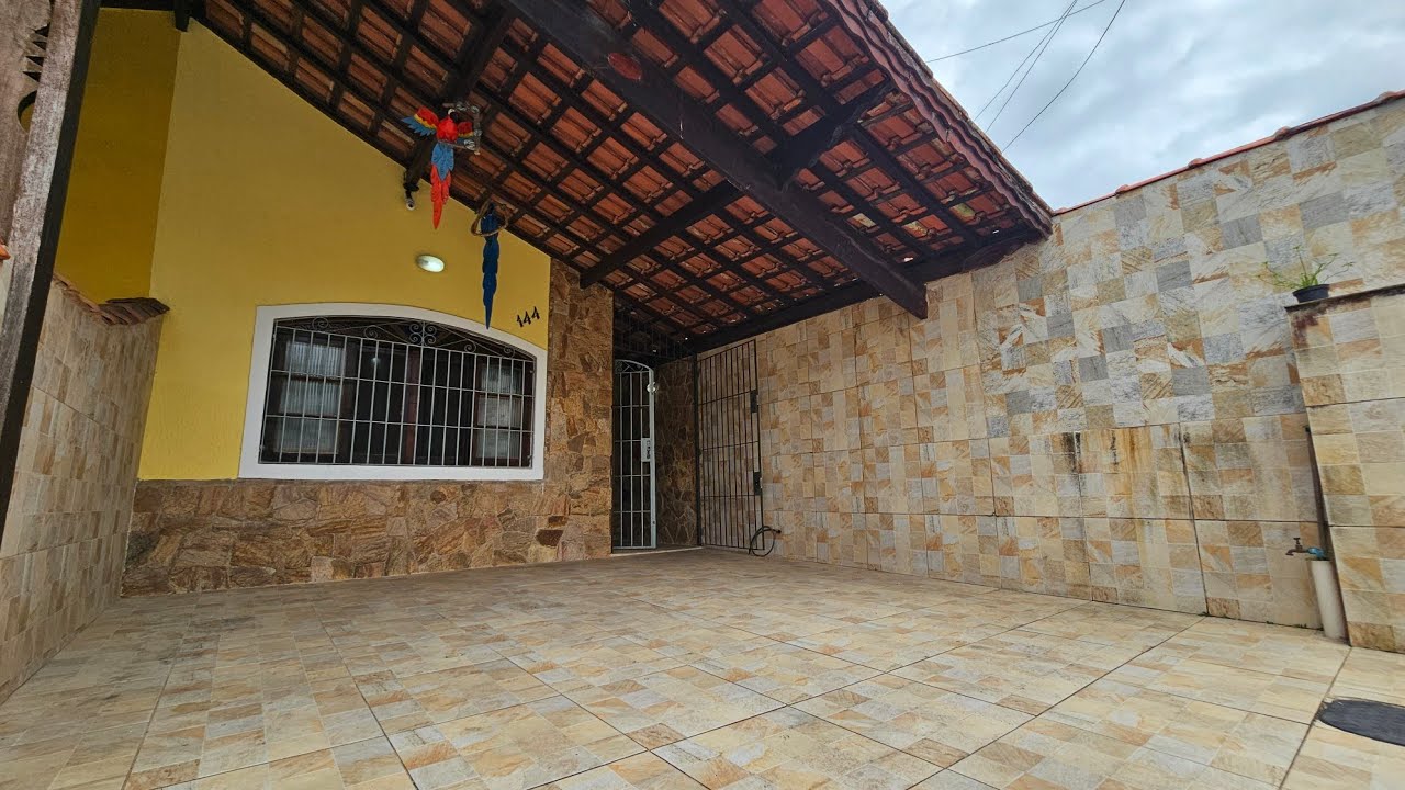 Casa a 150m da praia com 2 dormitórios e area com churrasqueira - COMBO PERFEITO 😍🏠