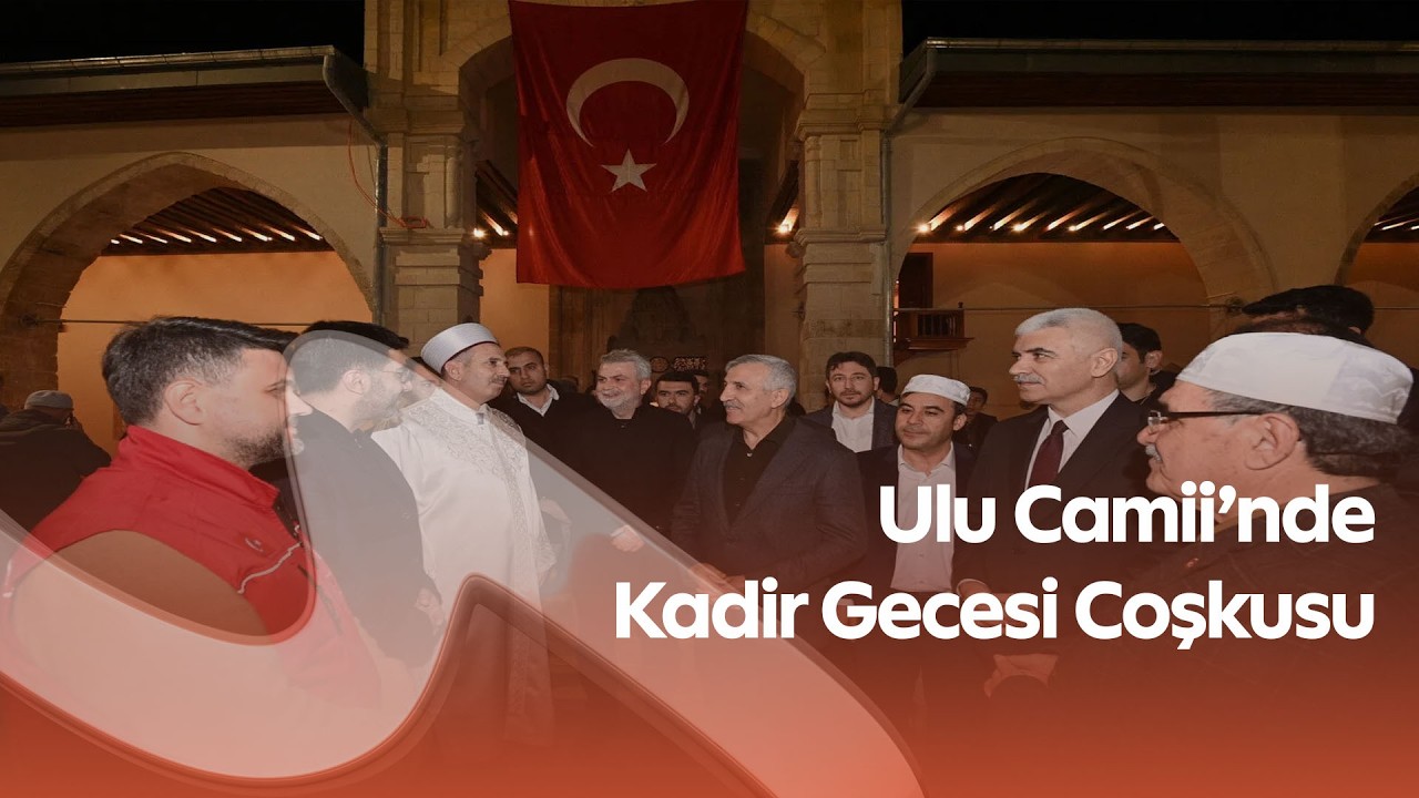 Kahramanmaraş’ta Kadir Gecesi Yoğunluğu | Başkan Fırat Görgel Ulu Camii’nde Vatandaşlarla Saf Tuttu