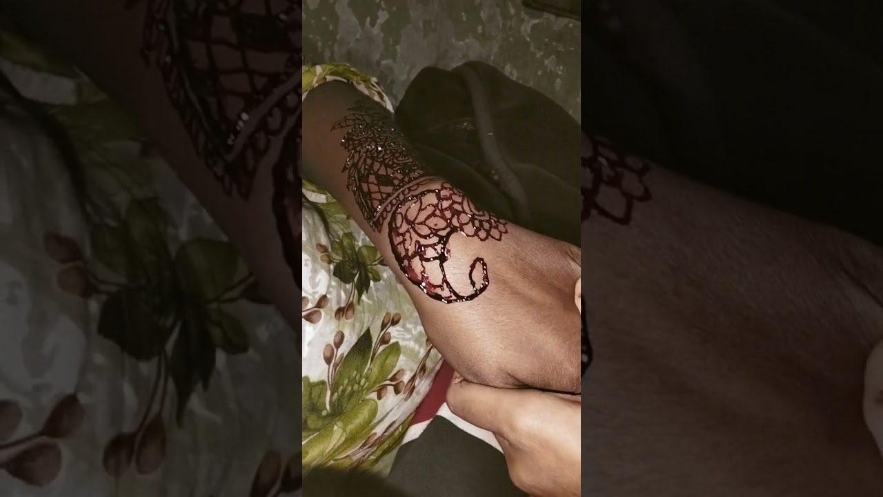অনেক দিন পর মেহেদী হাতে নিলাম🥰🥰