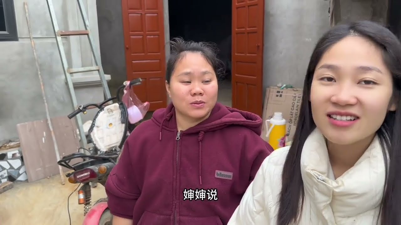 小松給小叔建房安裝大門引村民眾人圍堵，眾人紛紛羨慕：村裡沒幾個人敢用這種大門！#三農 #農村自建房