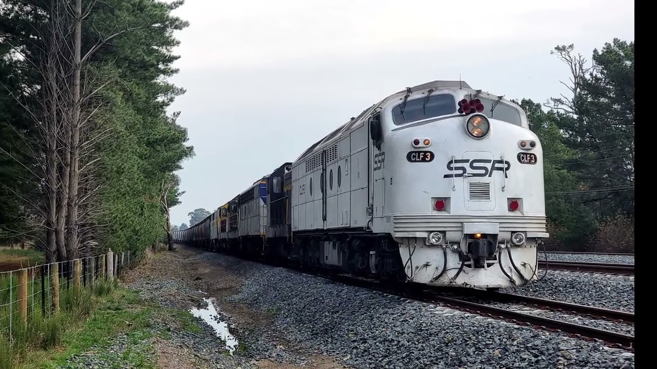 Australias Streamlined SD40 locomotive - V16 645e3 2 stroke Engine - and drivers cab!