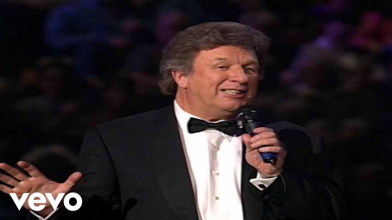 Bill & Gloria Gaither - The King Is Coming [Live] ft. Gaither Vocal Band