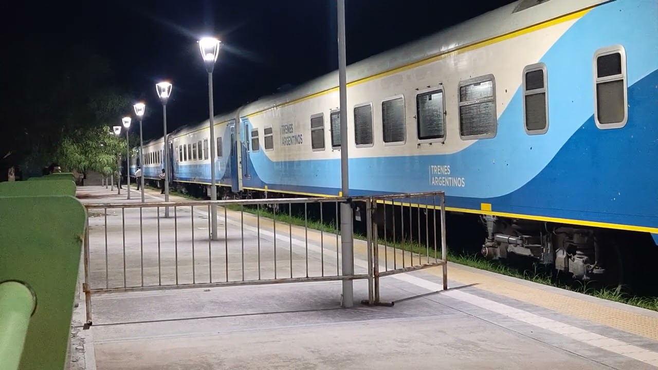 Arribo y Partida del Tren N°266 Tucumano en plena madrugada a 