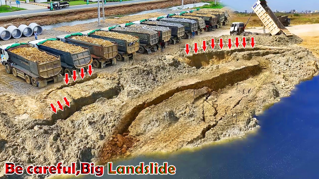 Be careful, Incredible, Landslide in deep water, repaired by 25T earthmoving truck & Komatsu Dozer​