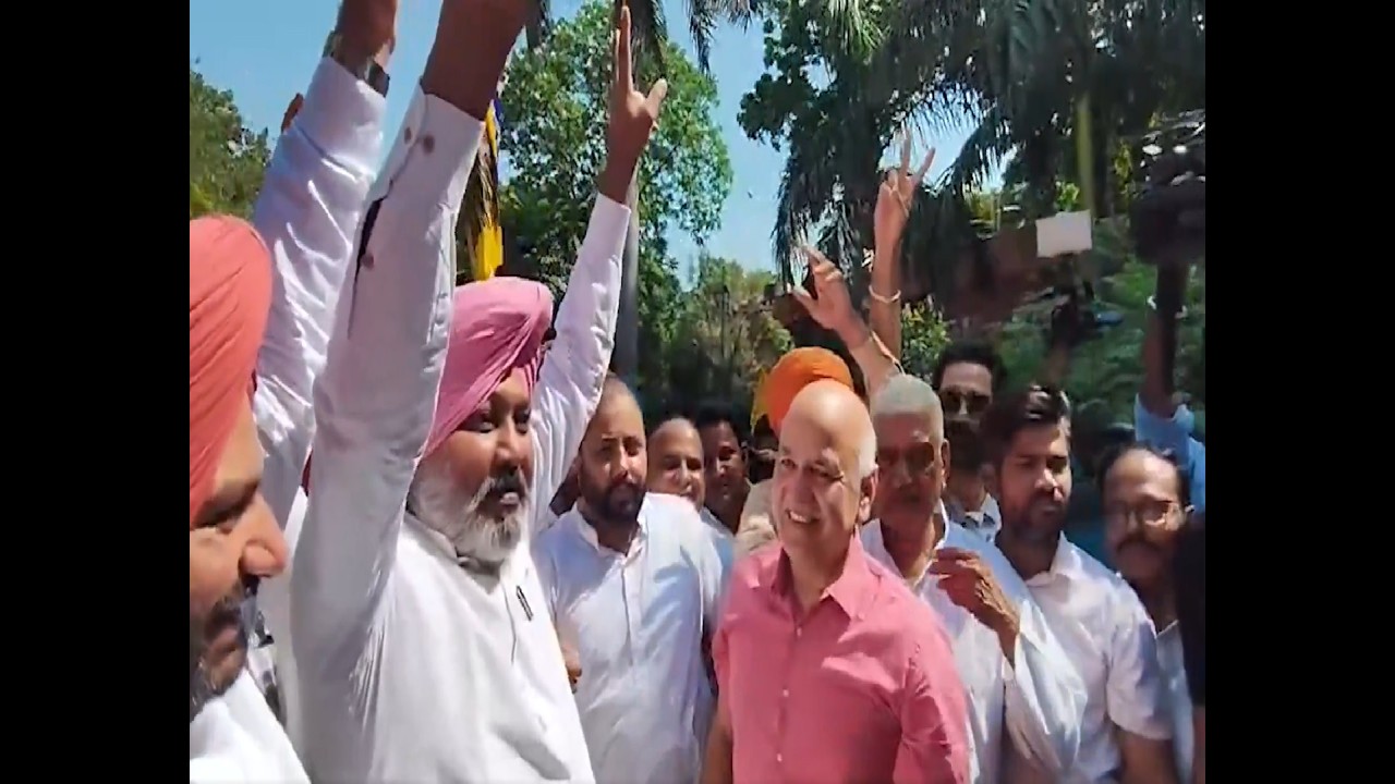 AAP Wins historic Punjab Municipal Corporation Elections | Manish Sisodia Celebrates With Workers