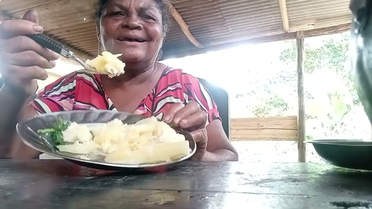 FAZENDO PURE DE AIPIM NA MINHA CASA NOVA