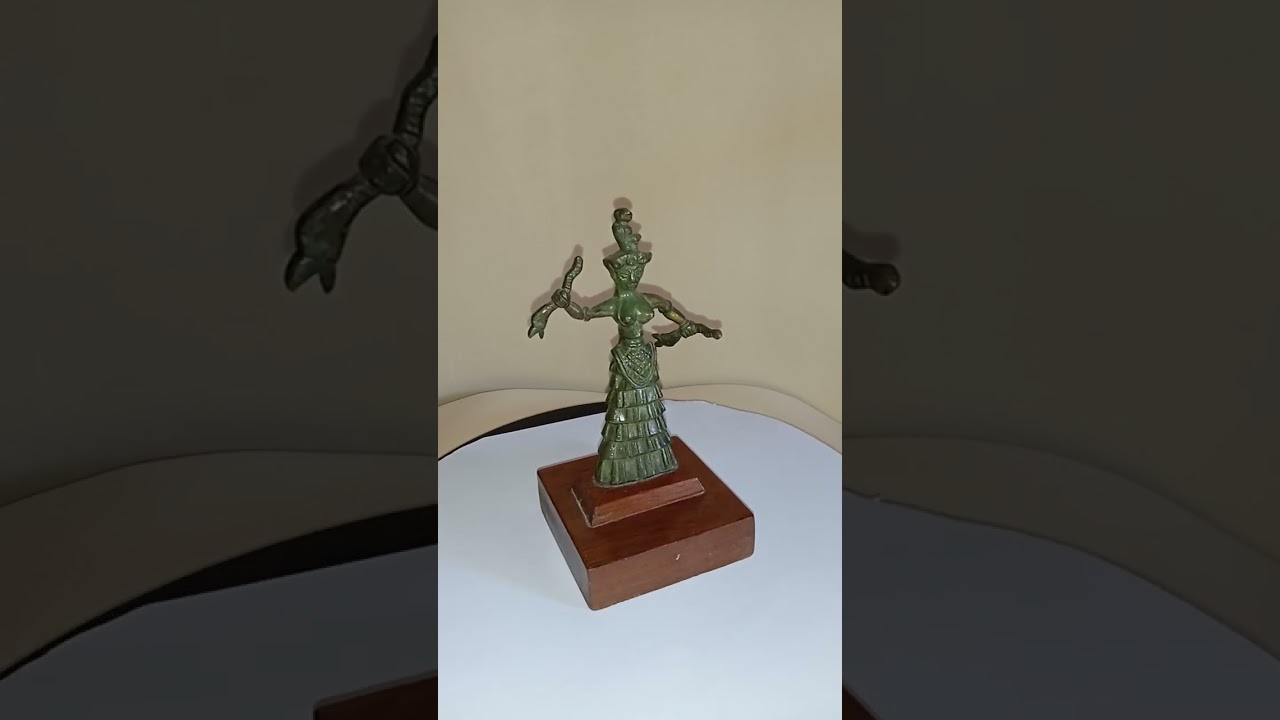 La Dea dei Serpenti, Civilta' Minoica