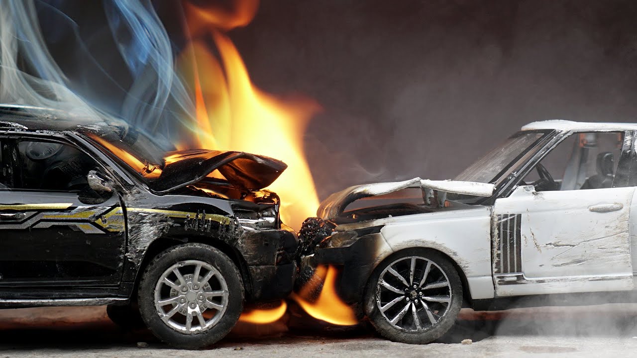 Land Cruiser VS Range Rover Crash Test of Diecast Models - Slowmotion Cars Destruction
