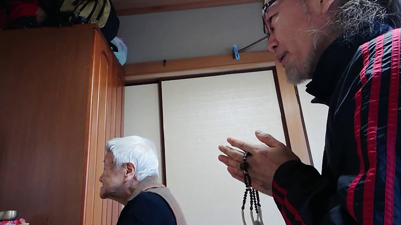 母と勤行。法華経方便品+寿量品+妙法題目。