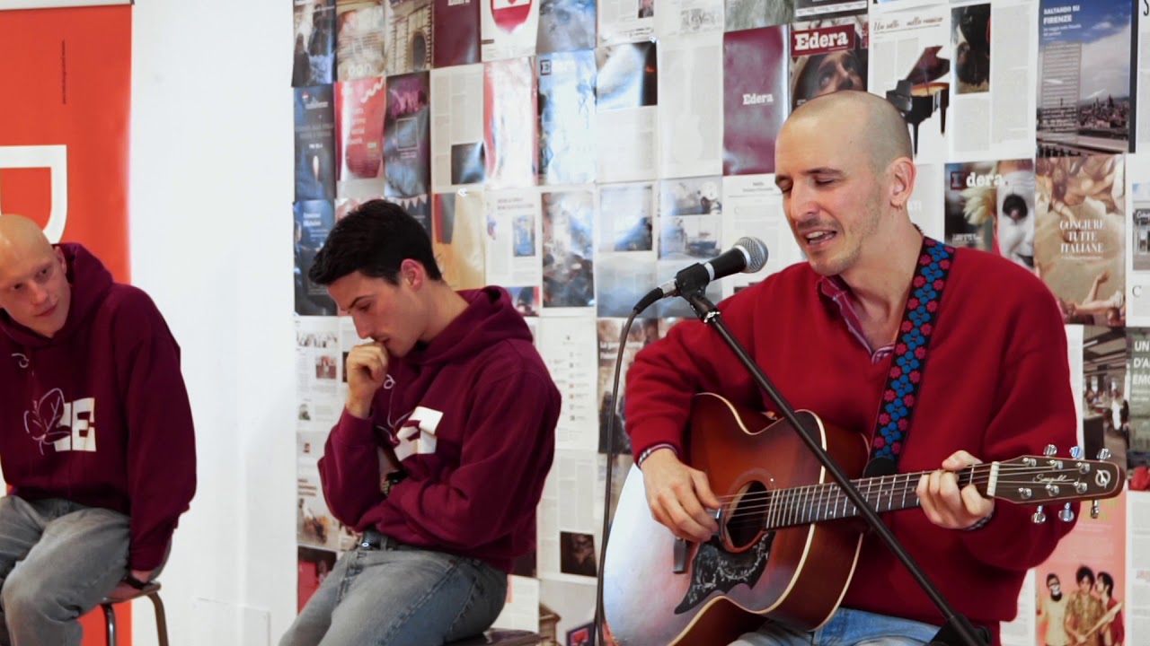 Conoscersi In Una Situazione Di Difficoltà - Giovanni Truppi (acoustic version | Edera Rivista)