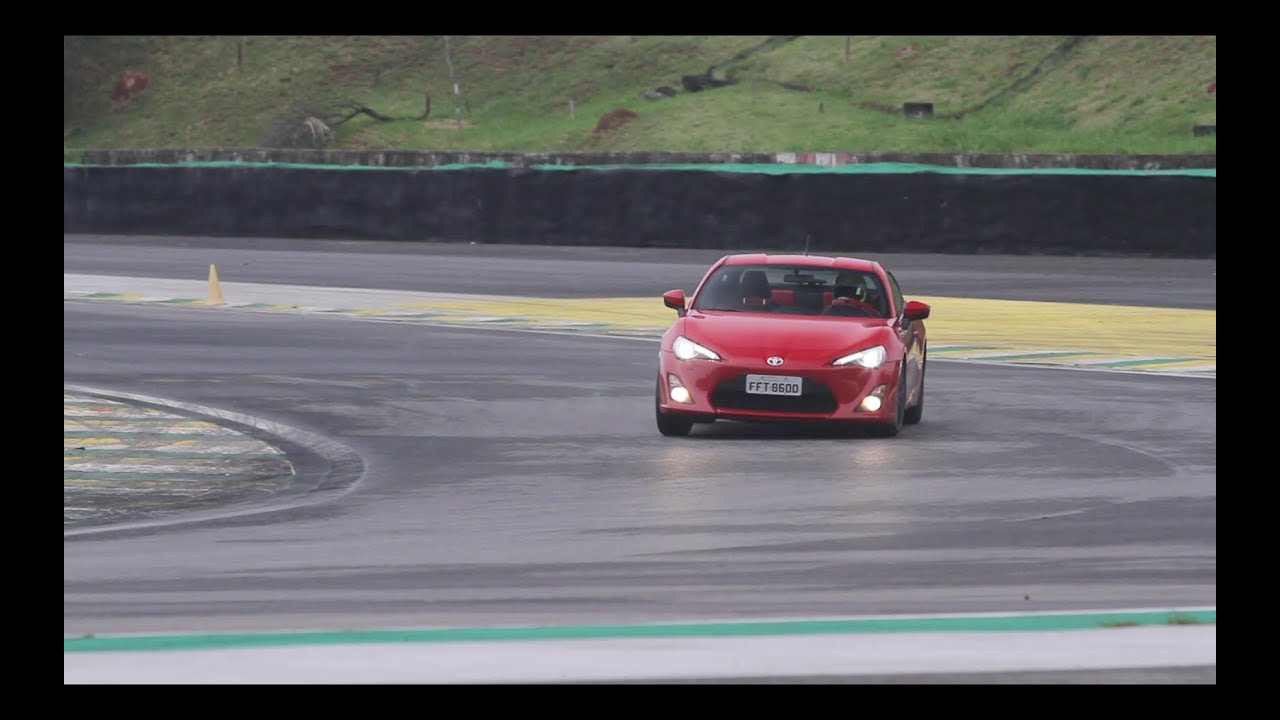 Aceleramos o Toyota GT86 em Interlagos