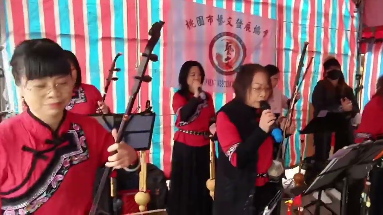 115年桃園市藝文發展協會於新屋長祥宮，舉辦馬上呈祥迎新年，現場創意春聯揮毫免費索取活動（2），由許瑞娥理事長策劃提供。
