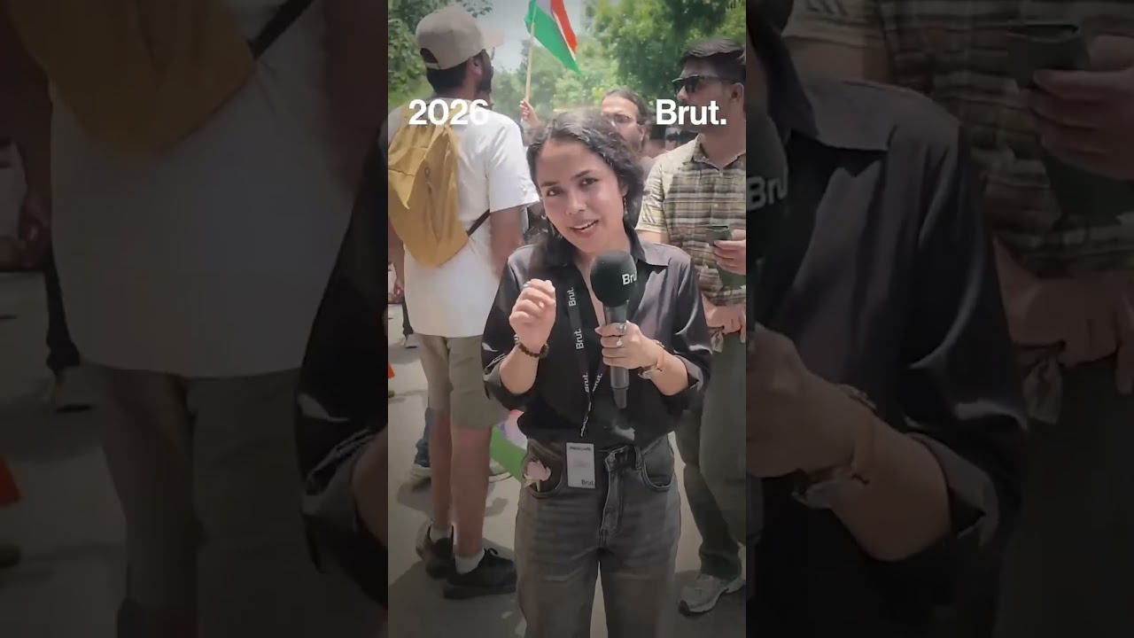 Brut следит за протестом партии &laquo;Cockroach Janta Party&raquo; на месте событий. Полное видео скоро выйдет.