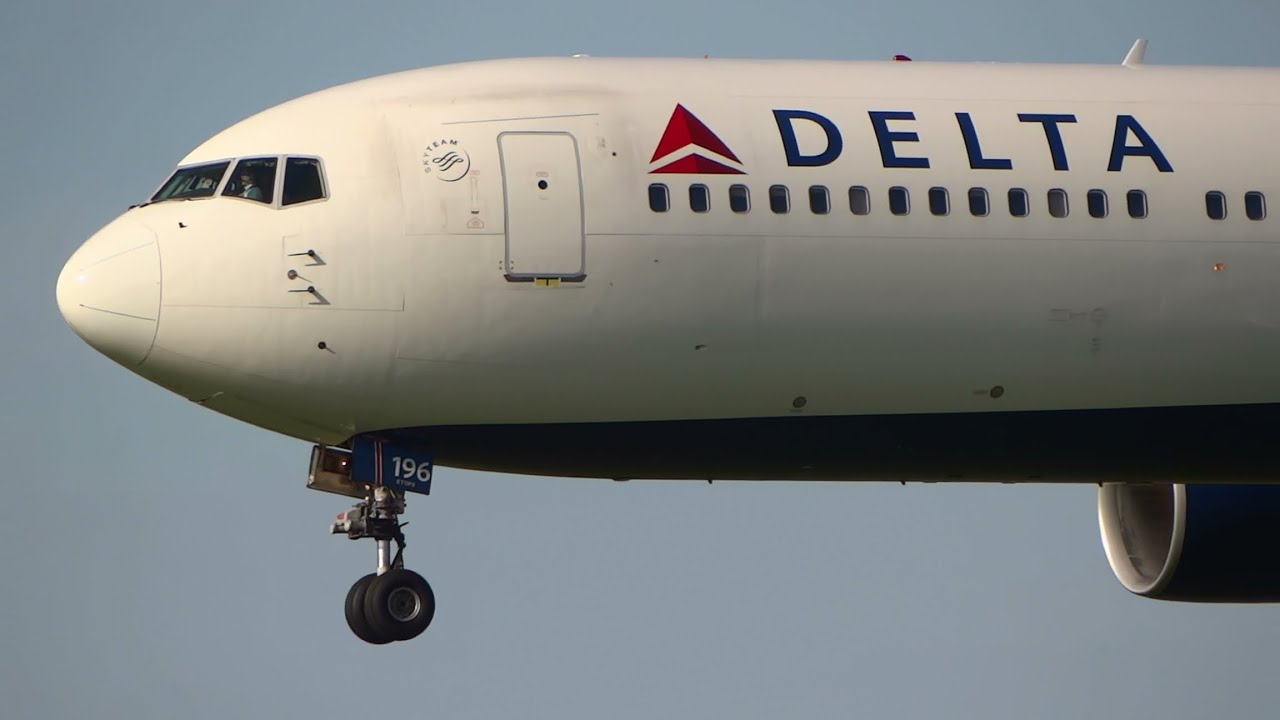 Plane Spotting Rome Fiumicino Airport / November 13-14 2012 / Sony HX100v
