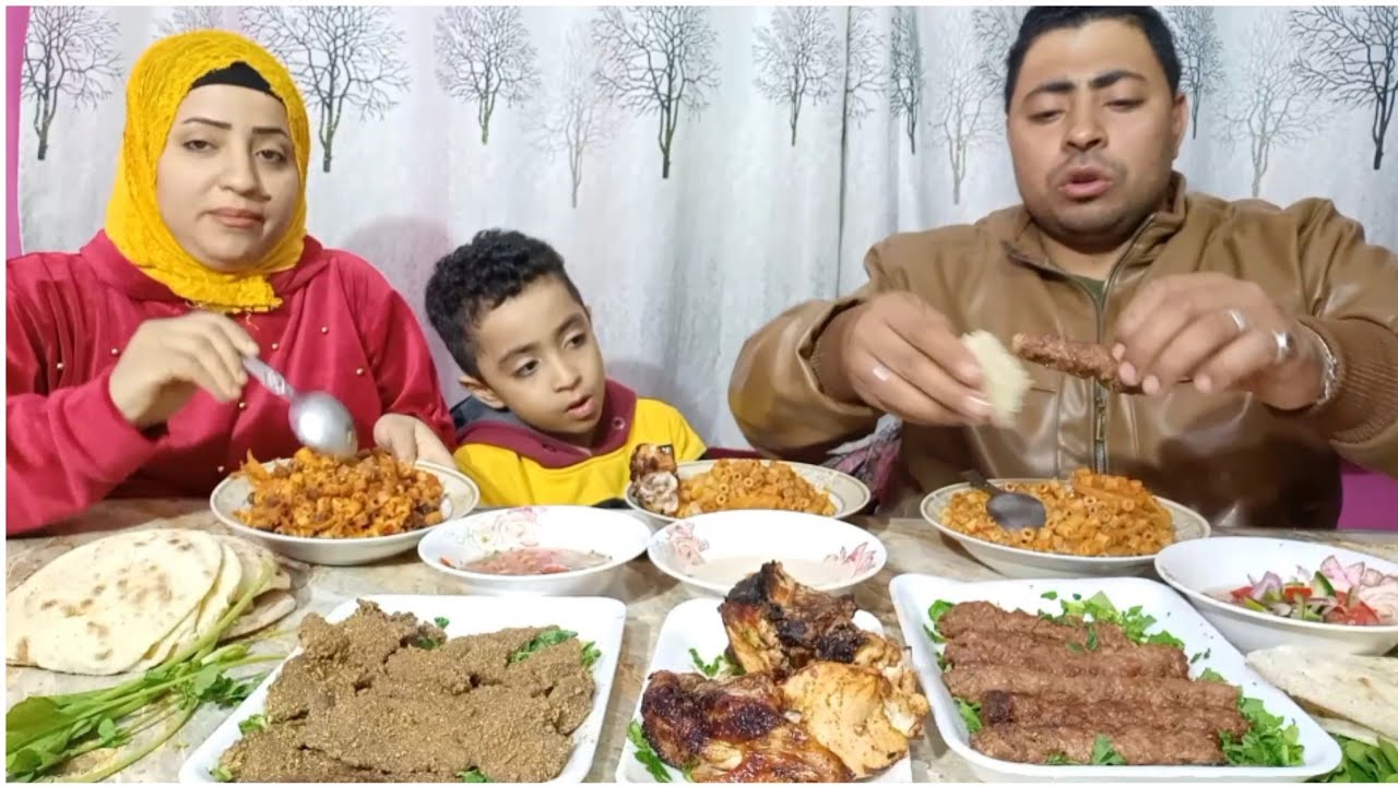 تحدي اكل على اكبر سفره مشاوي ولاول مره الفيديو بدون مونتاج 😱