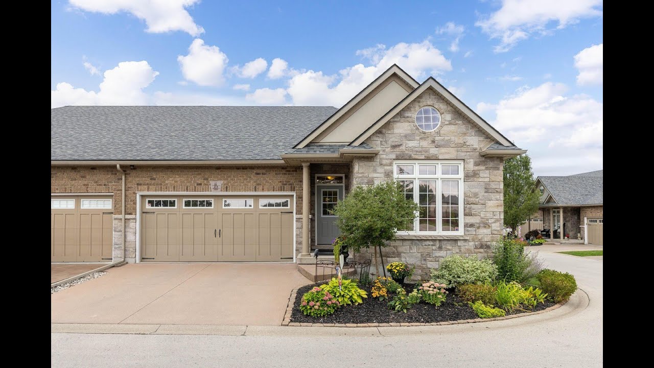 Exceptional End-Unit Bungalow, Niagara Falls, ON - Sotheby's International Realty Canada