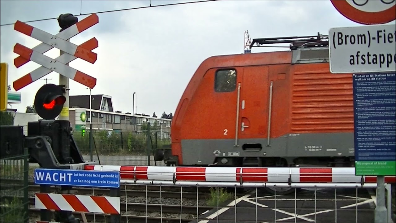 Spoorwegovergang Etten-Leur // Dutch railroad crossing