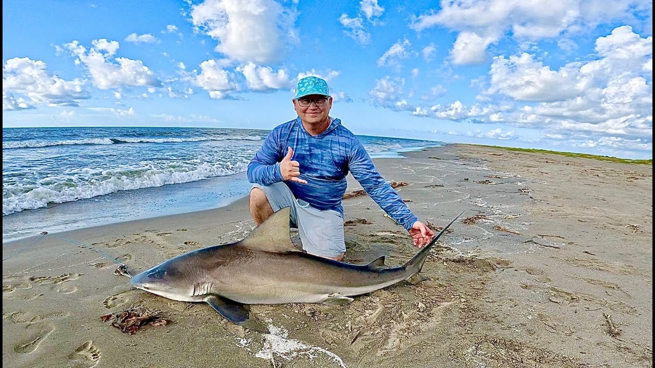 Surf Fishing using a RC boat to catch Sharks