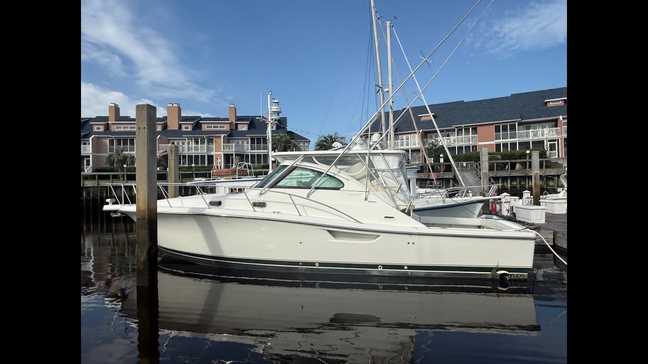2003 Pursuit 3800 Express